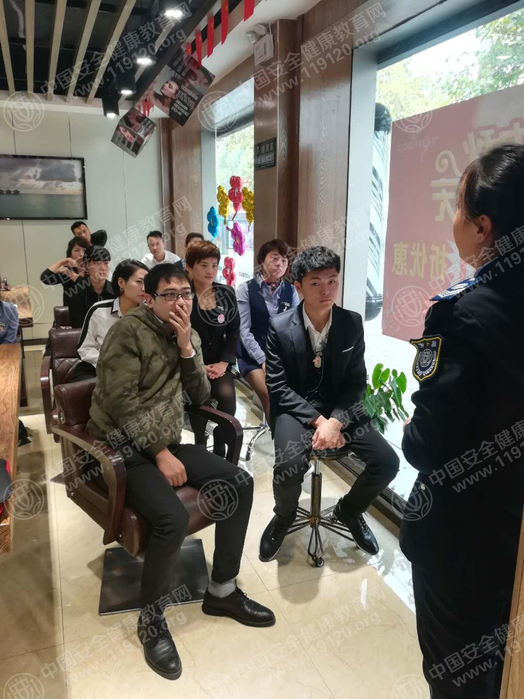 济南永琪美容美发开展爱国卫生运动