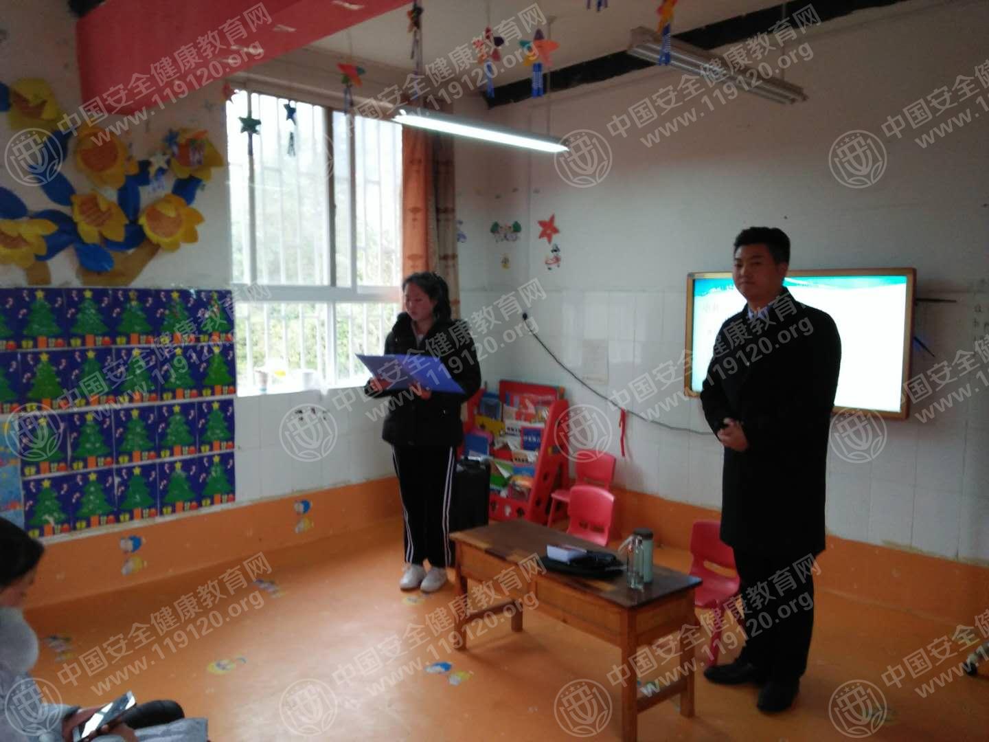 昆明市童心幼儿园12.8李明华1.jpg