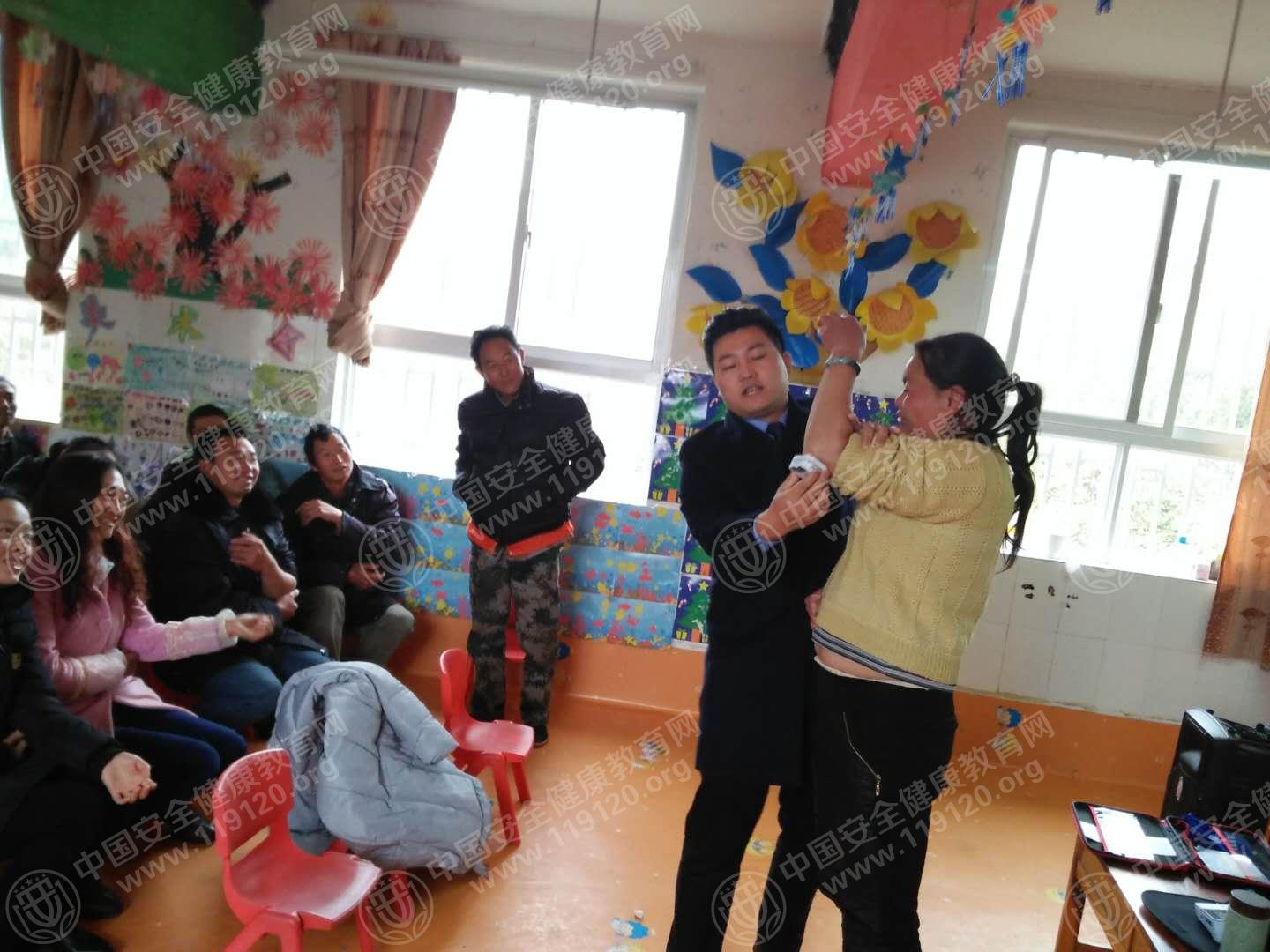 昆明市童心幼儿园12.8李明华2.jpg
