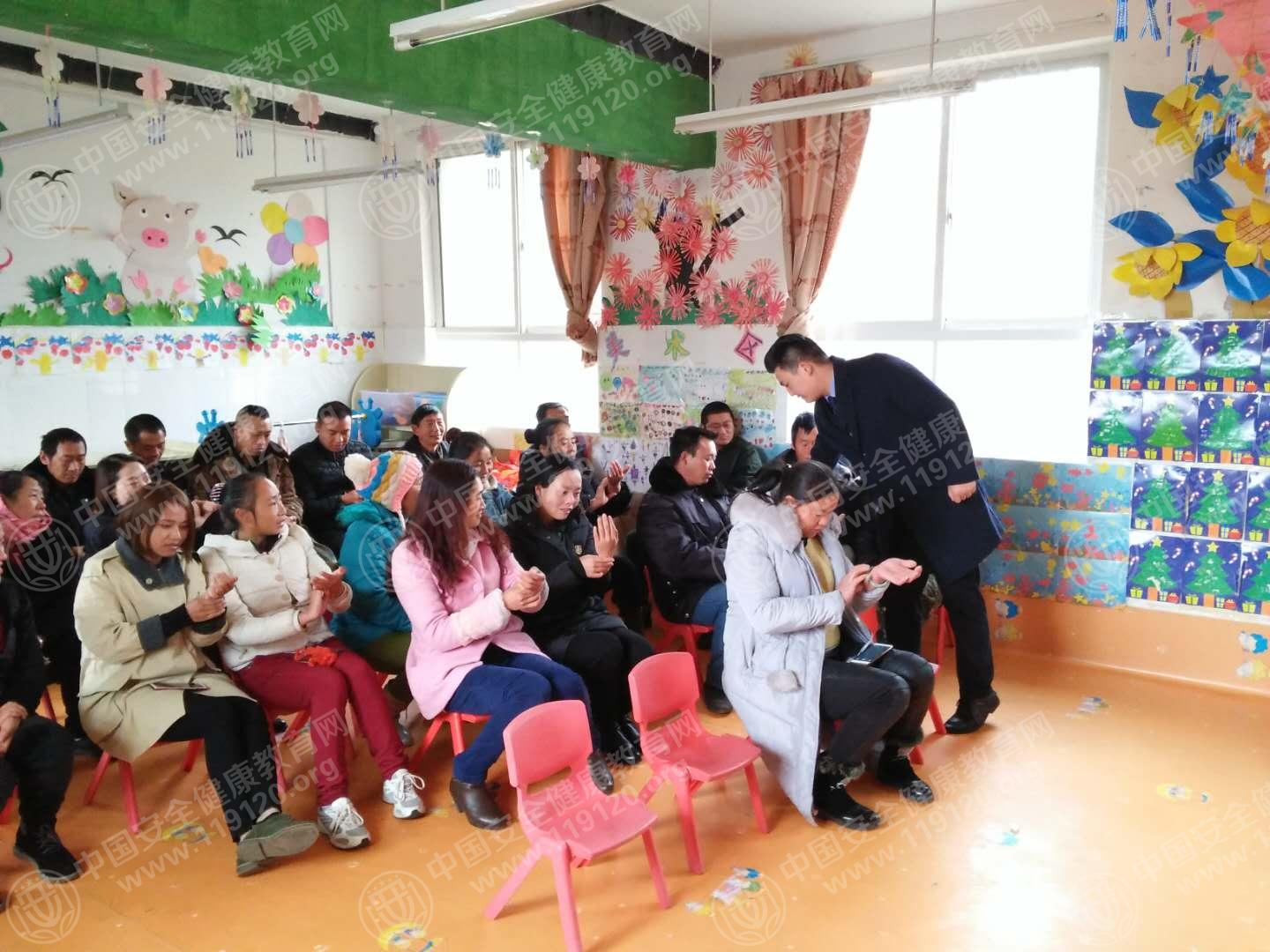 昆明市童心幼儿园12.8李明华3.jpg