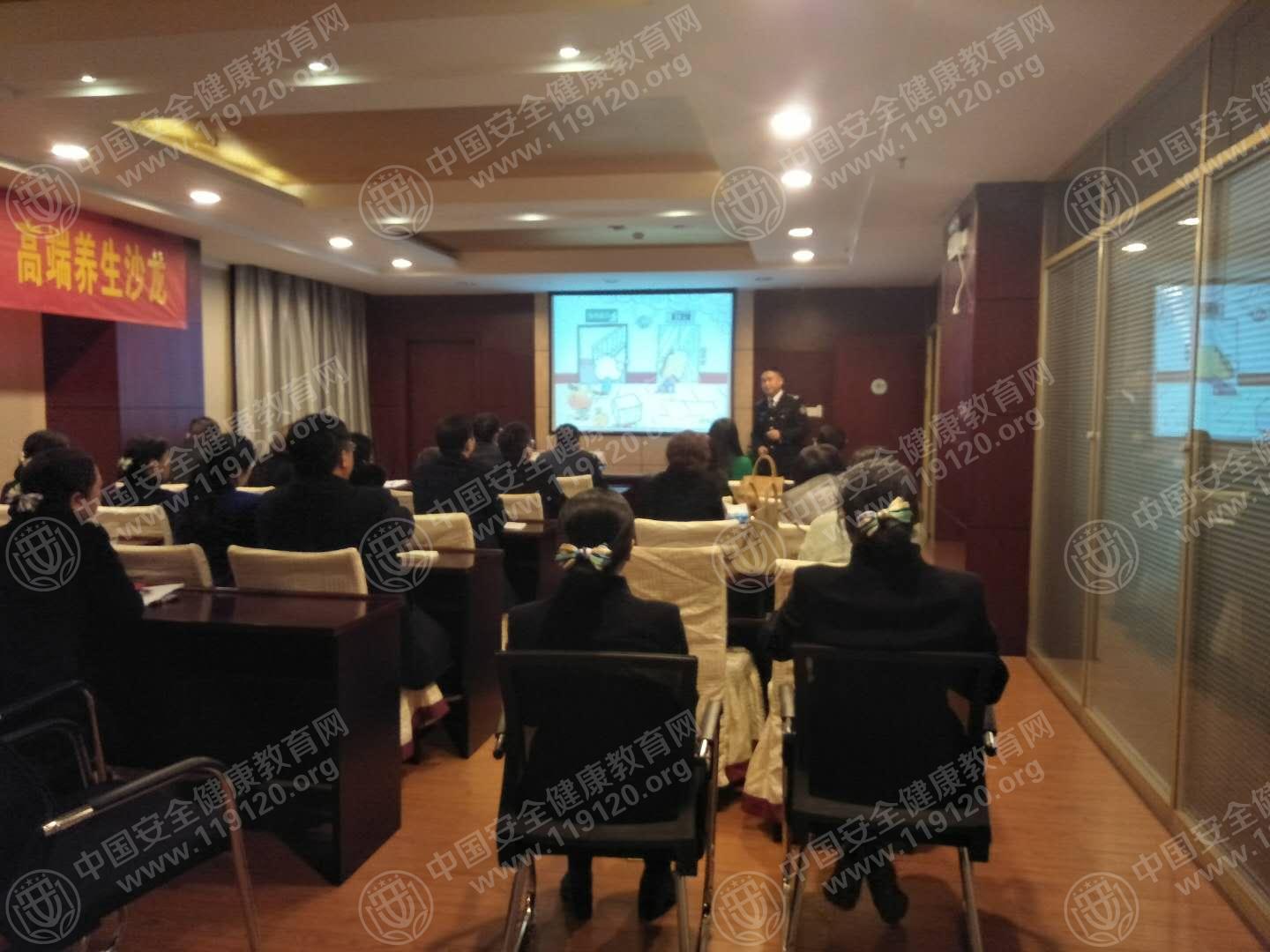中国农业银行伍家岗支行2017年12月5日周二吴闯讲.jpg