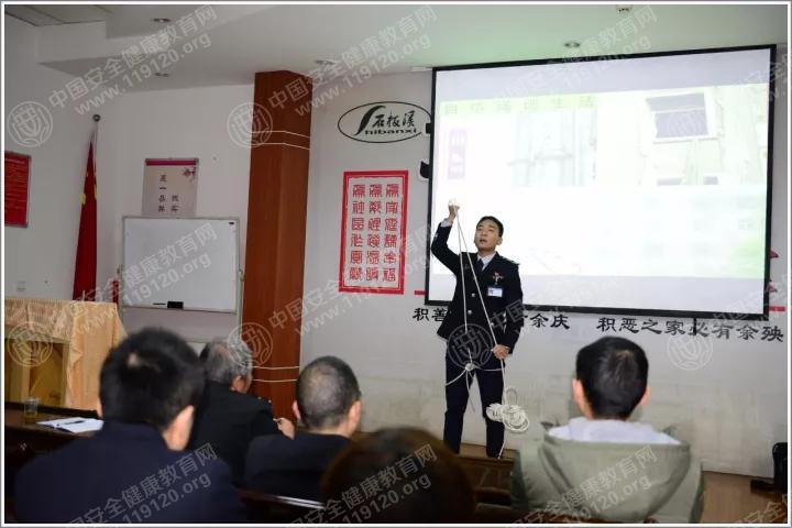 宜昌市石板溪社区2017年12月7日周四曹盼讲的3.jpg