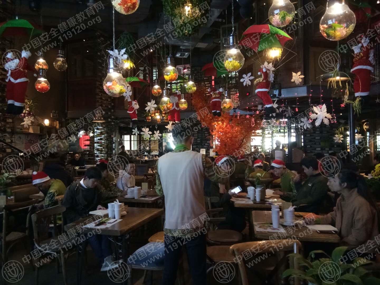 昆明市胡桃里音乐酒吧12.21方丽琼2.jpg