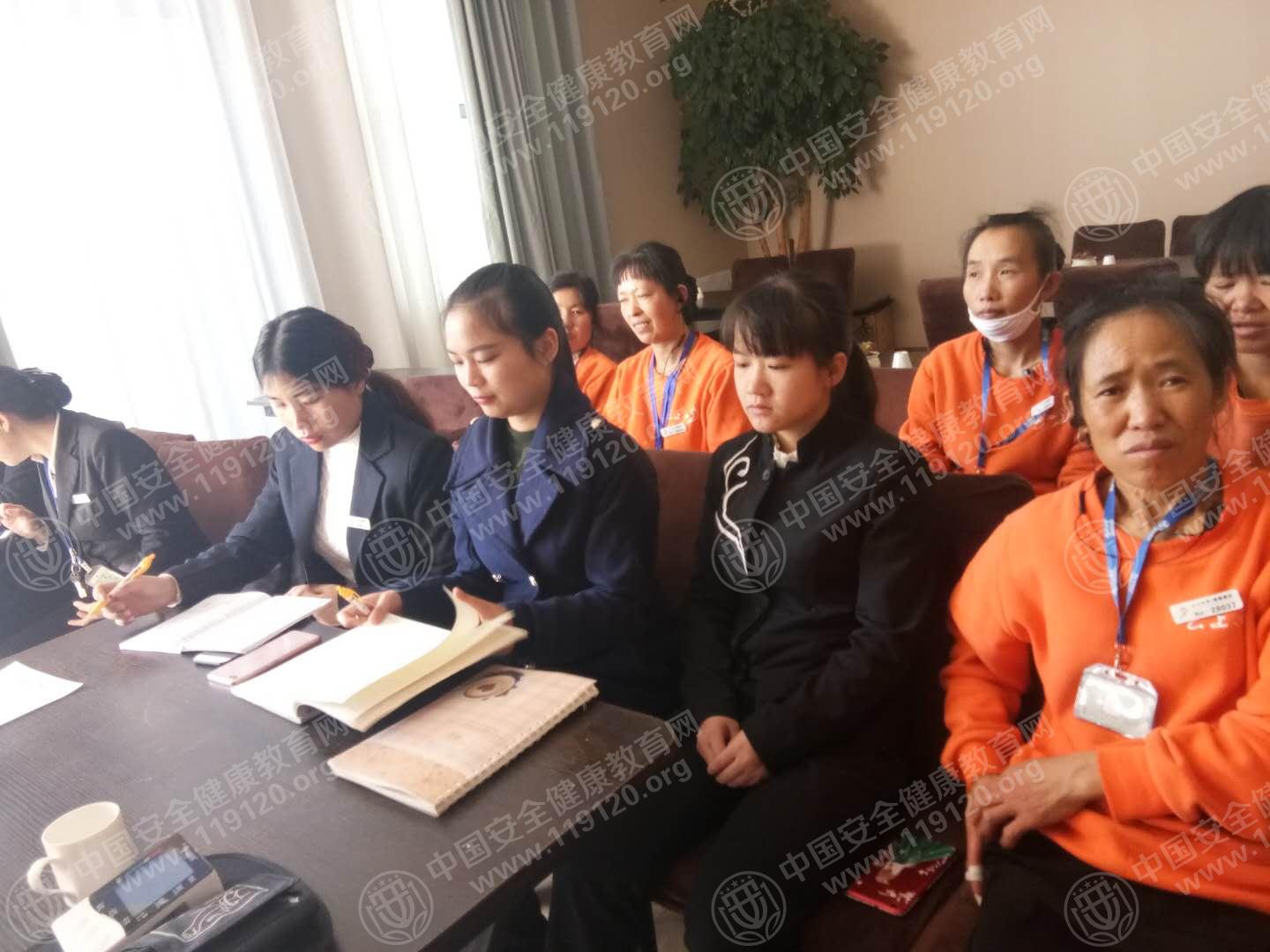 昆明市云上四季酒店（海源中路）12.26方丽琼1.jpg