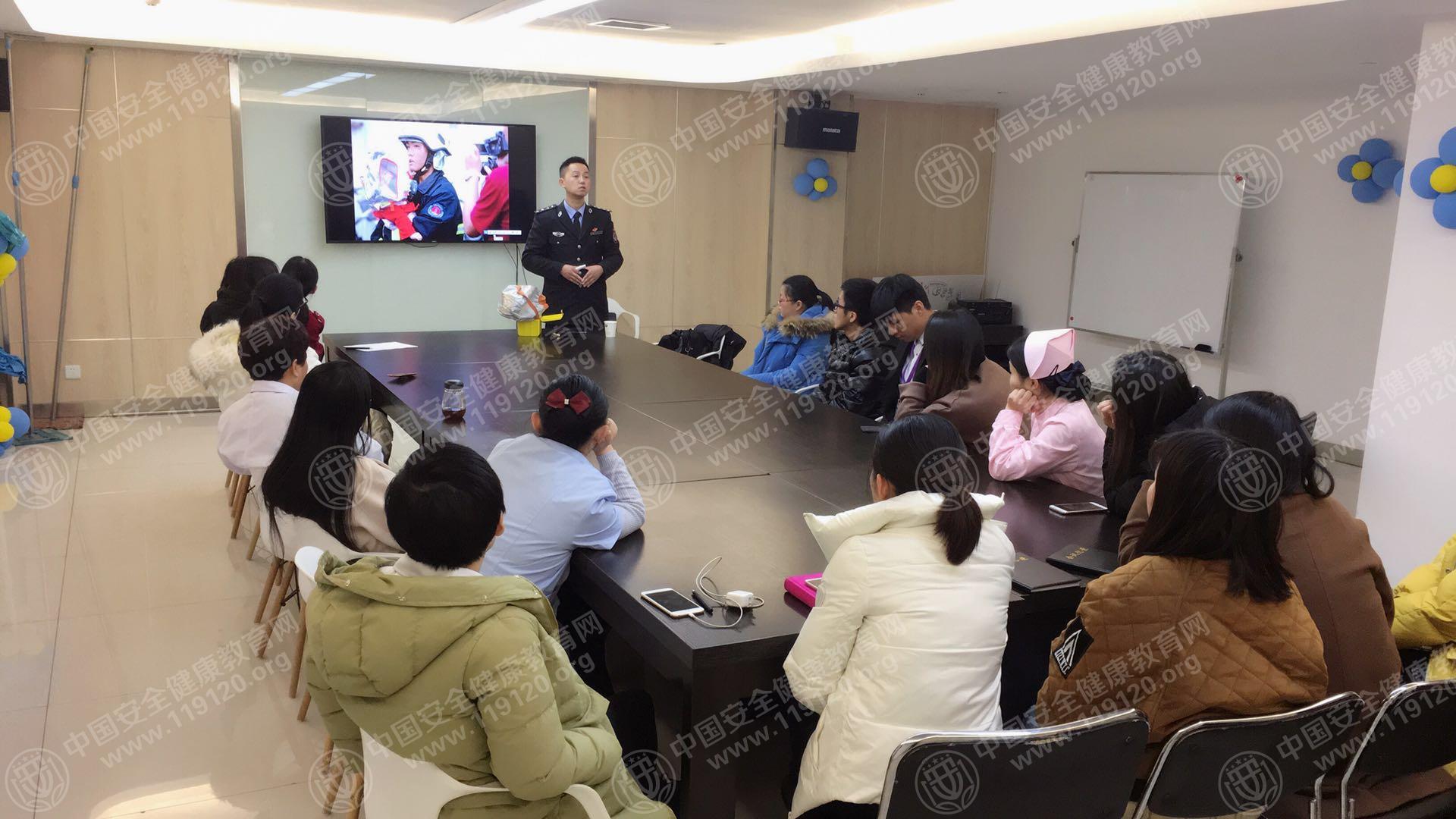 20171219 圣玛莉健康管理熊灵专.jpg