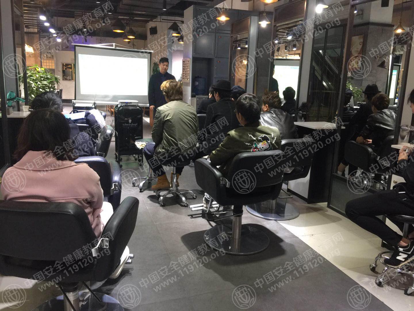昆明市（星期五）专业发型沙龙 欣都龙城店12.29李明华1.jpg