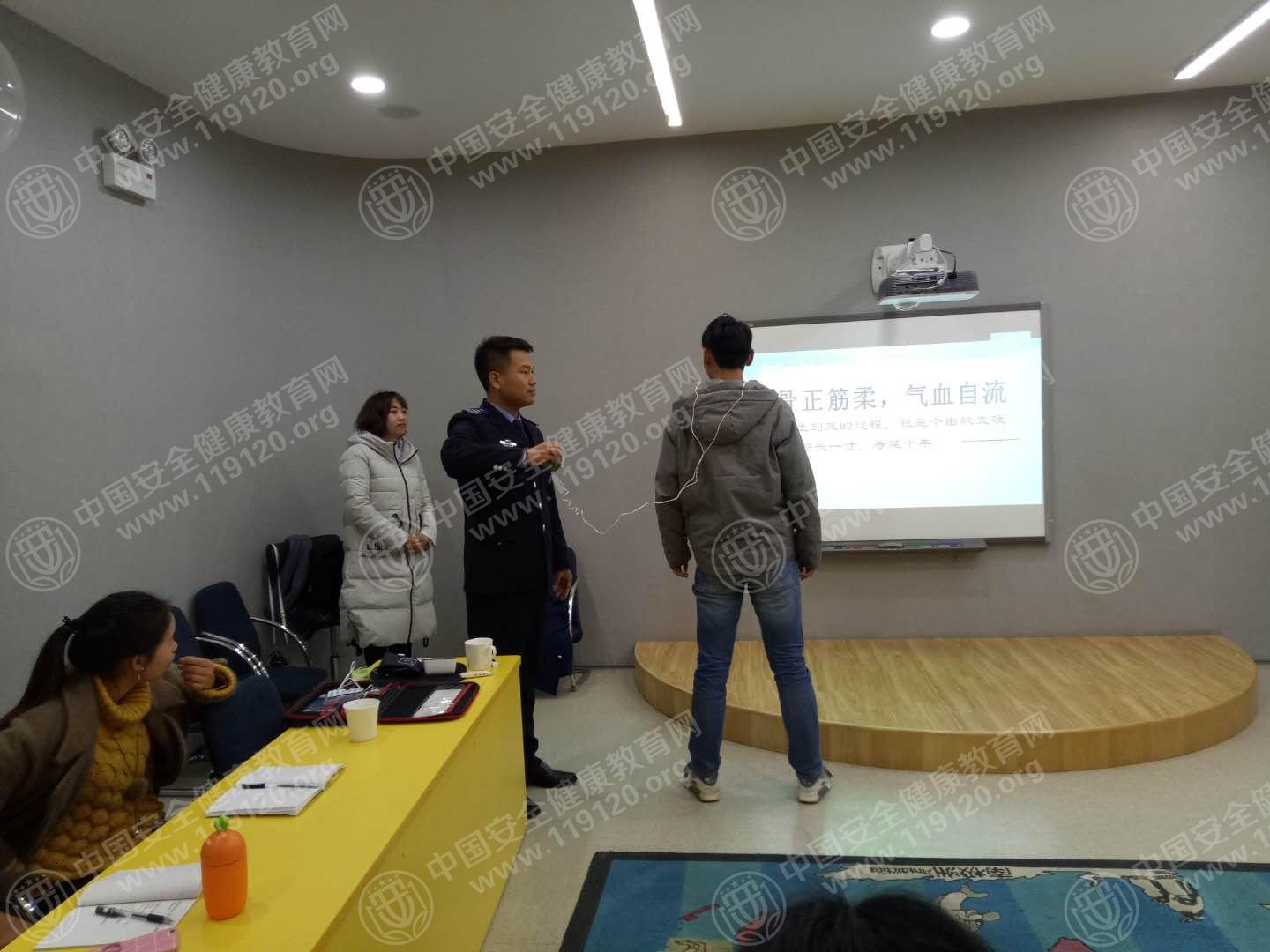 昆明市英兀儿童成长中心1.10张金名2.jpg