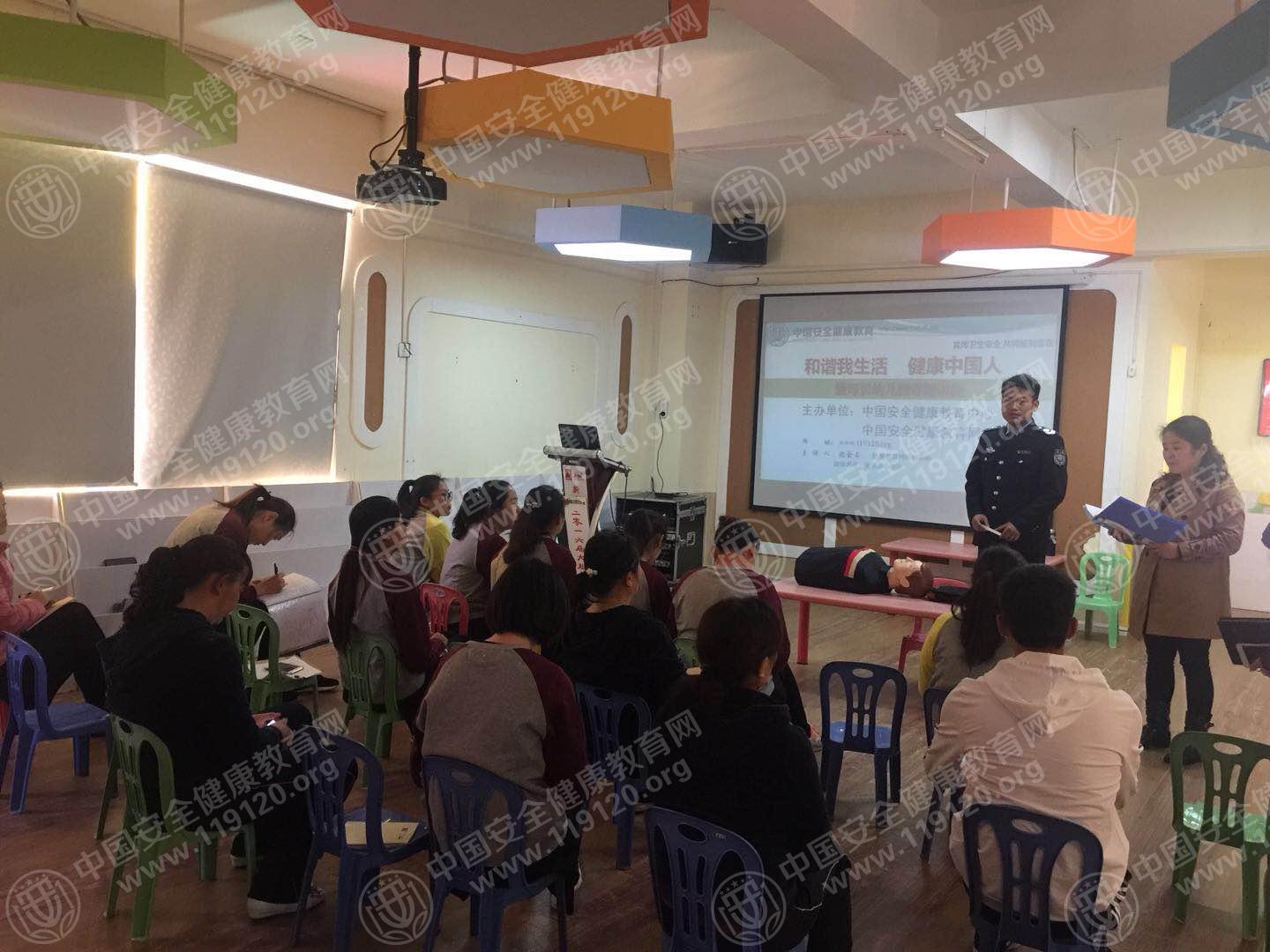 昆明市爱可贝幼儿园2.28张金名1.jpg