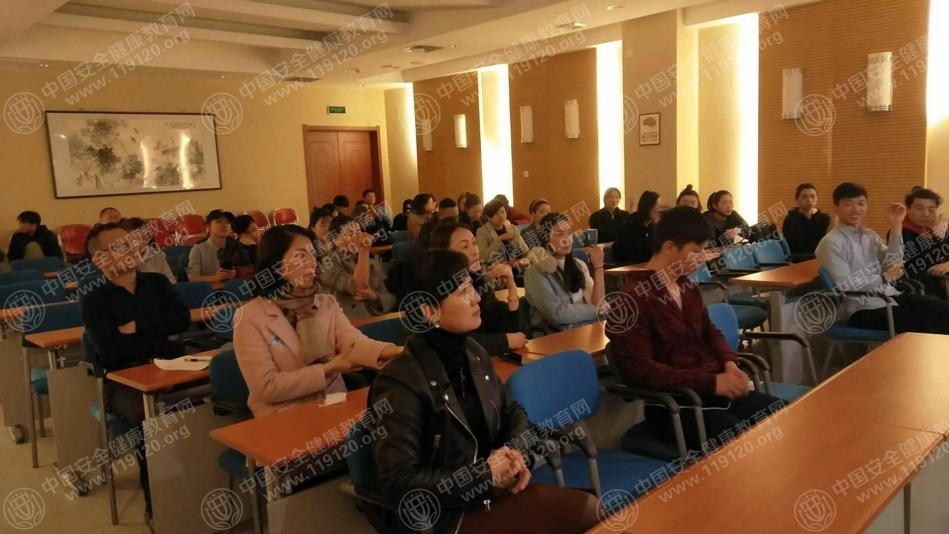 5aa0d10f7798e0.jpg 剧院.jpg