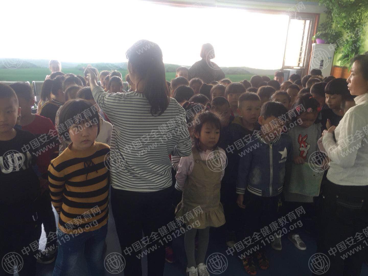 5abde20a018b30.jpg