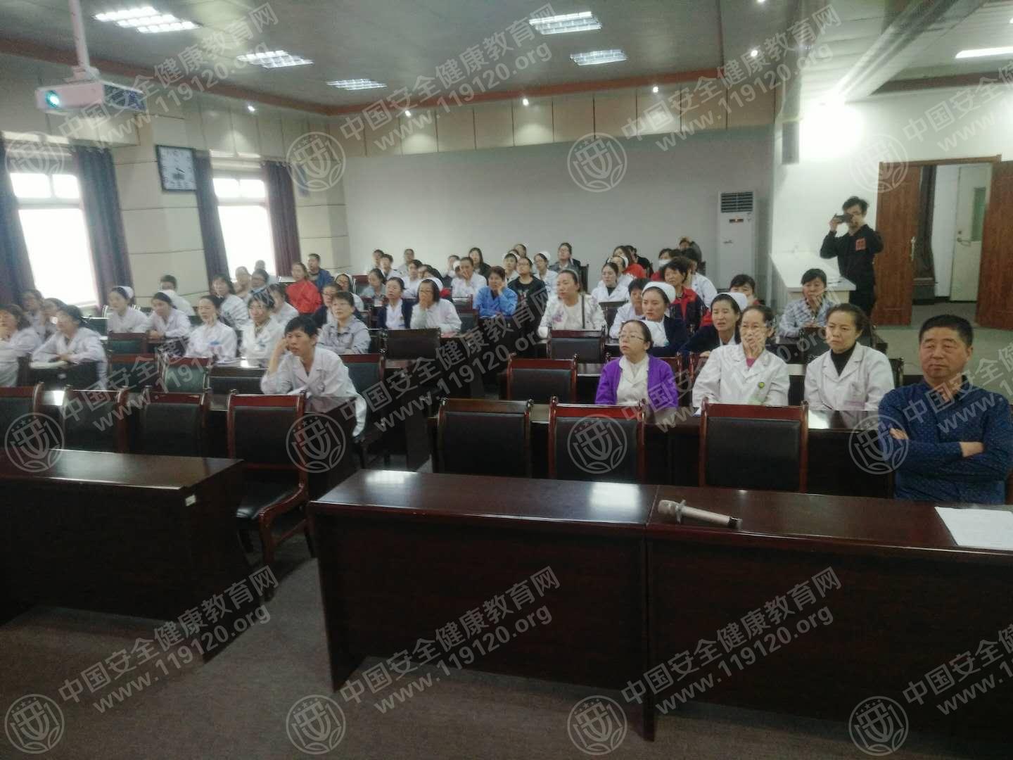 5ad06dd6510890.jpg