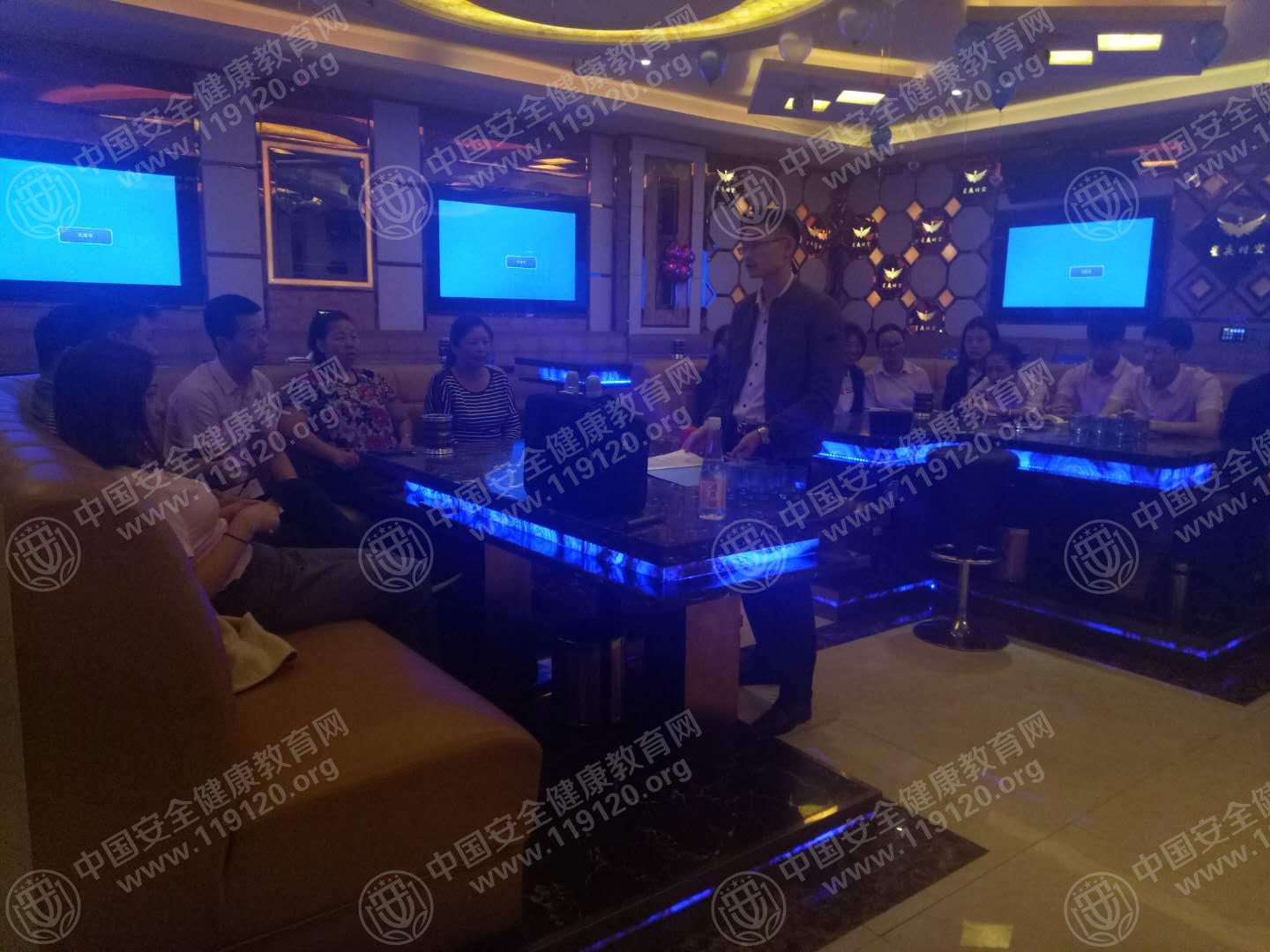 昆明市星夜时空量版KTV时尚火锅4.18张俊佳1.jpg