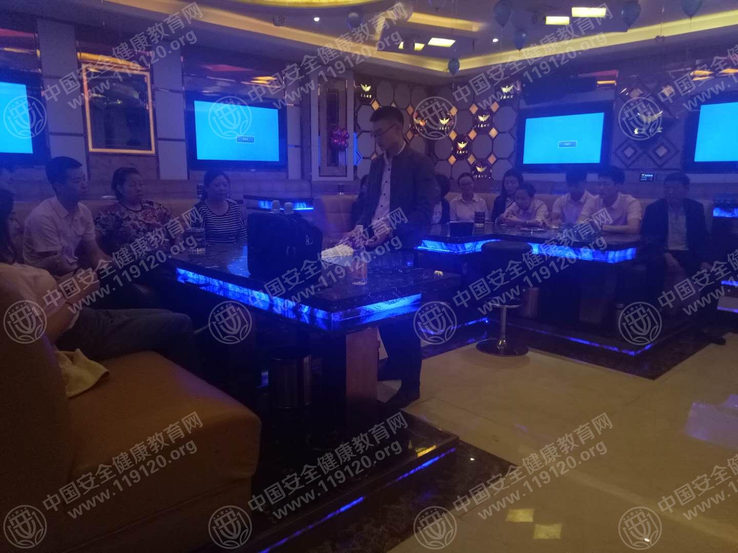 昆明市星夜时空量版KTV时尚火锅4.18张俊佳2.jpg