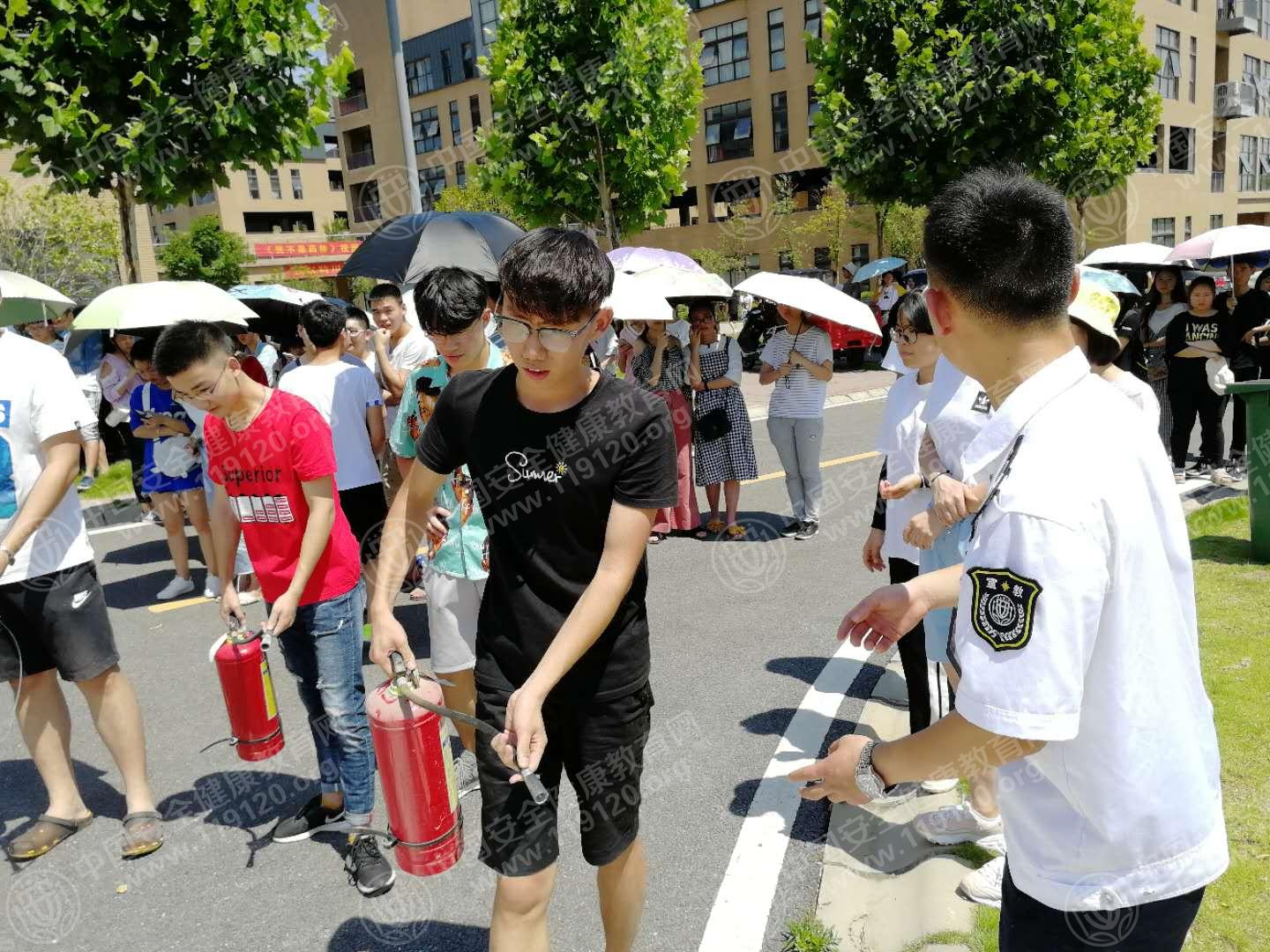 20180612武汉晴川学院王鑫1jpg.jpg