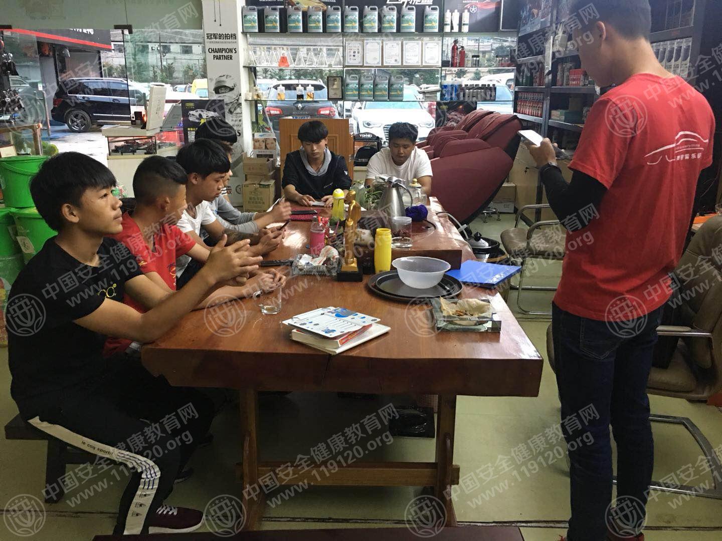 昆明市小矮人汽车生活馆8.231.jpg