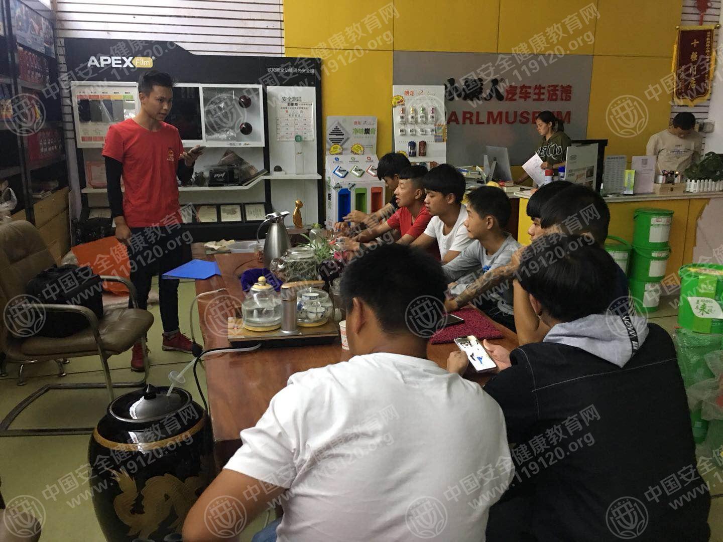 昆明市小矮人汽车生活馆8.232.jpg