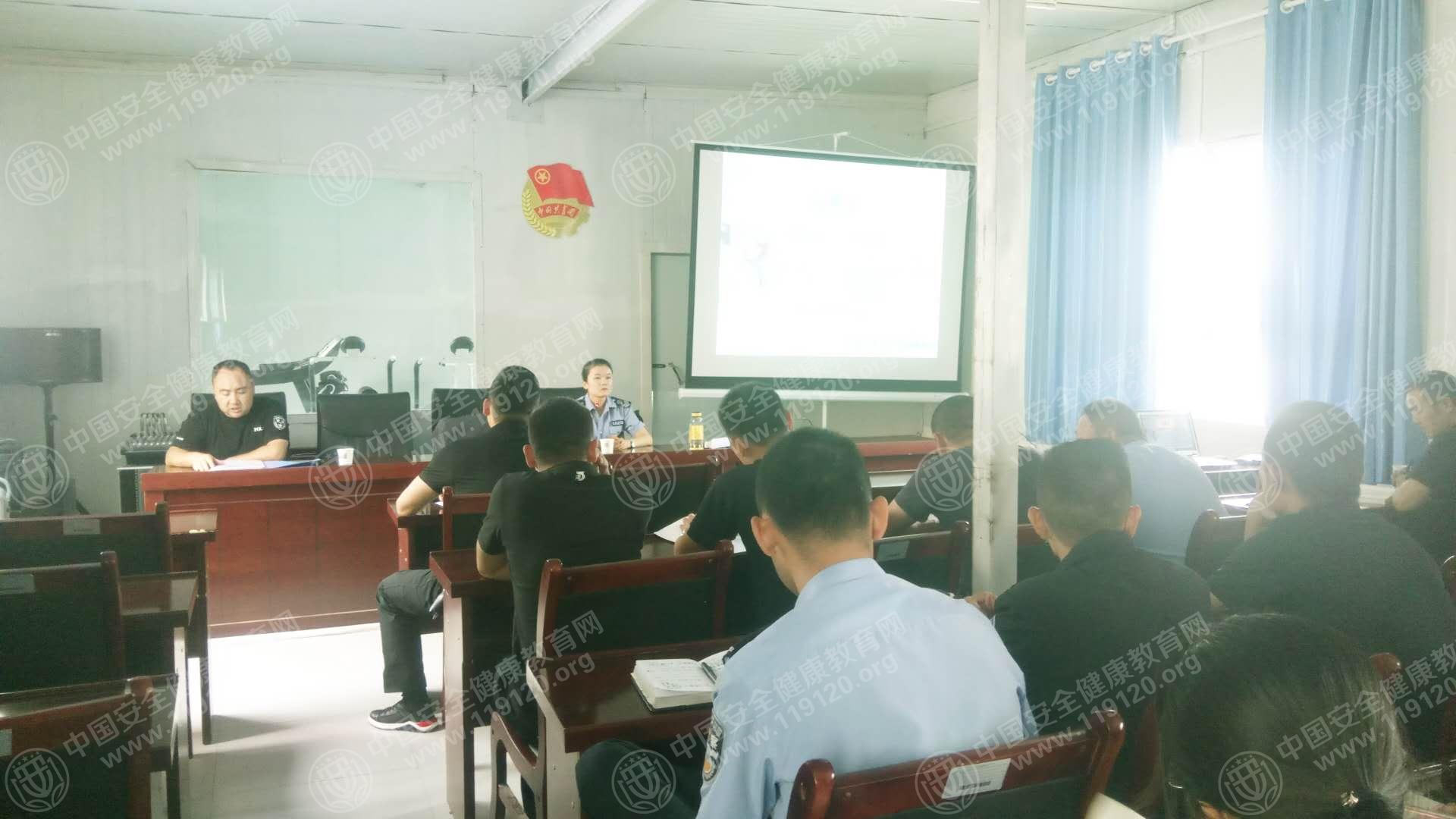新疆阿克苏地区阿克苏市公安局刑侦大队安全健康教育讲座