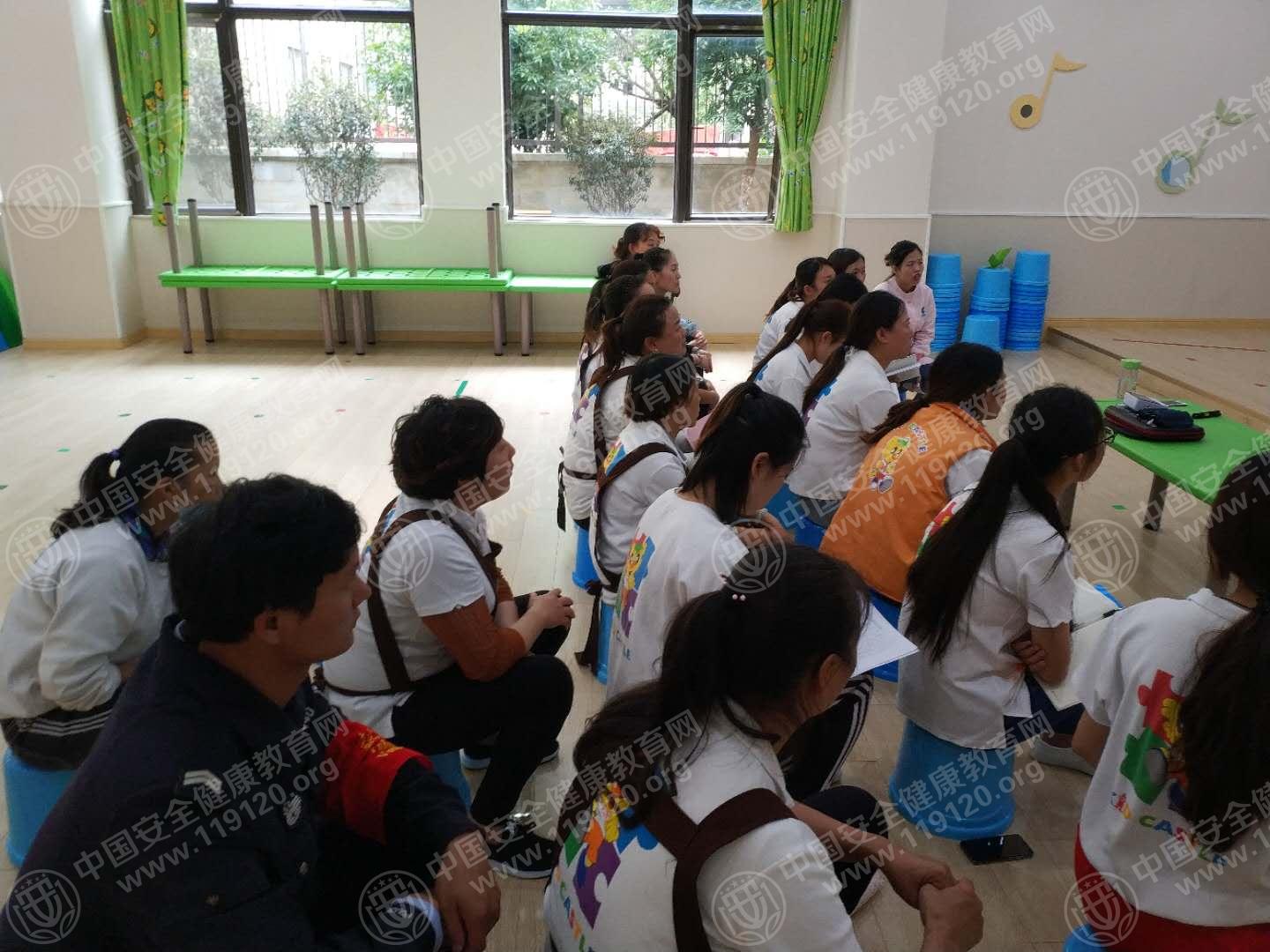 昆明市吉的堡湾流海幼儿园9.17孙梦林2.jpg