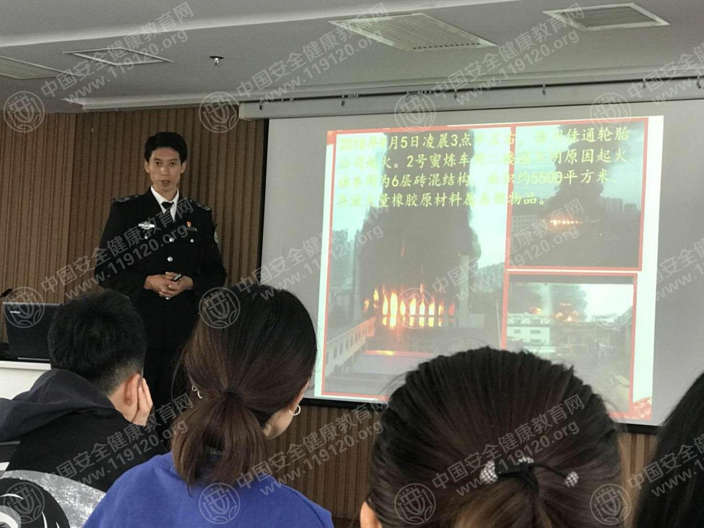 5bb0a00e2ff000.jpg 微信图片_20180930180332.jpg