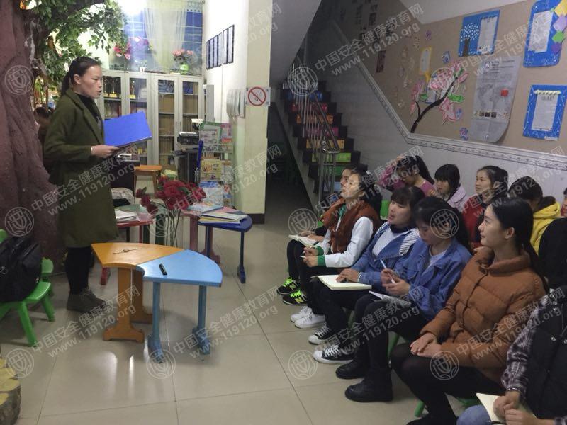 昆明市爱弥尔幼儿园10.11刘薇1.jpg