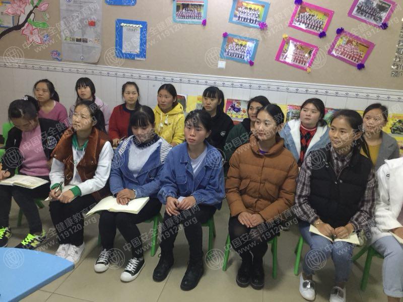 昆明市爱弥尔幼儿园10.11刘薇2.jpg