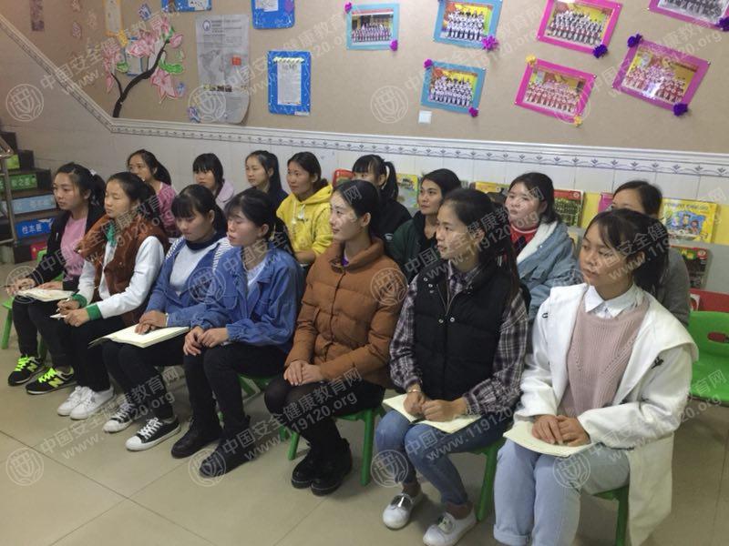 昆明市爱弥尔幼儿园10.11刘薇3.jpg