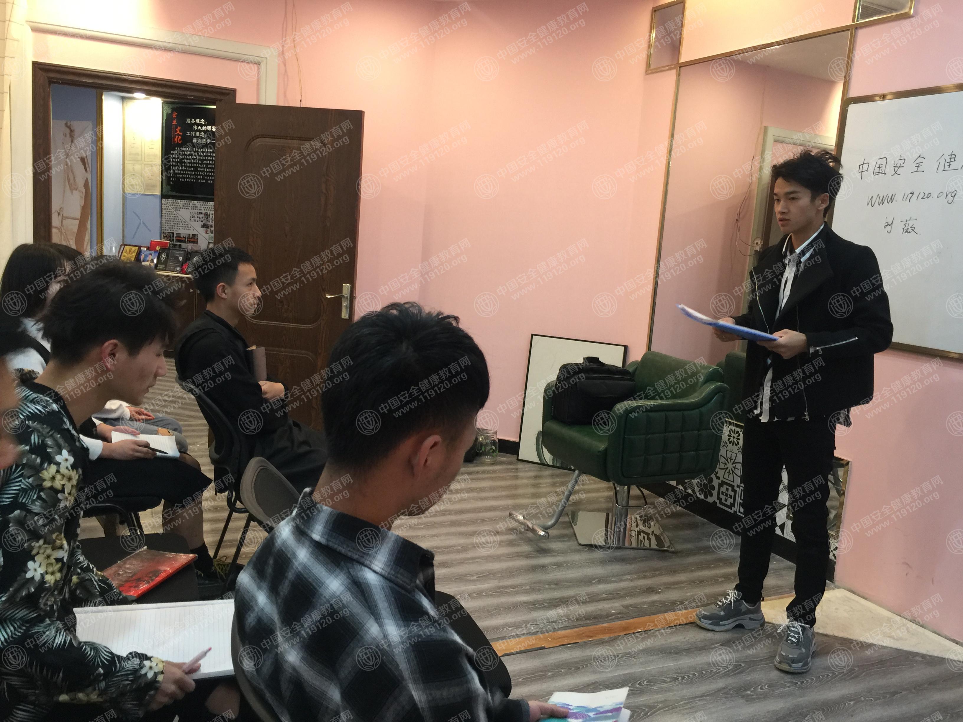 昆明市格调美发（鼎新店）10.29刘薇1.jpg