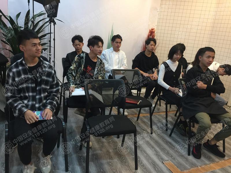 昆明市格调美发（鼎新店）10.29刘薇2.jpg