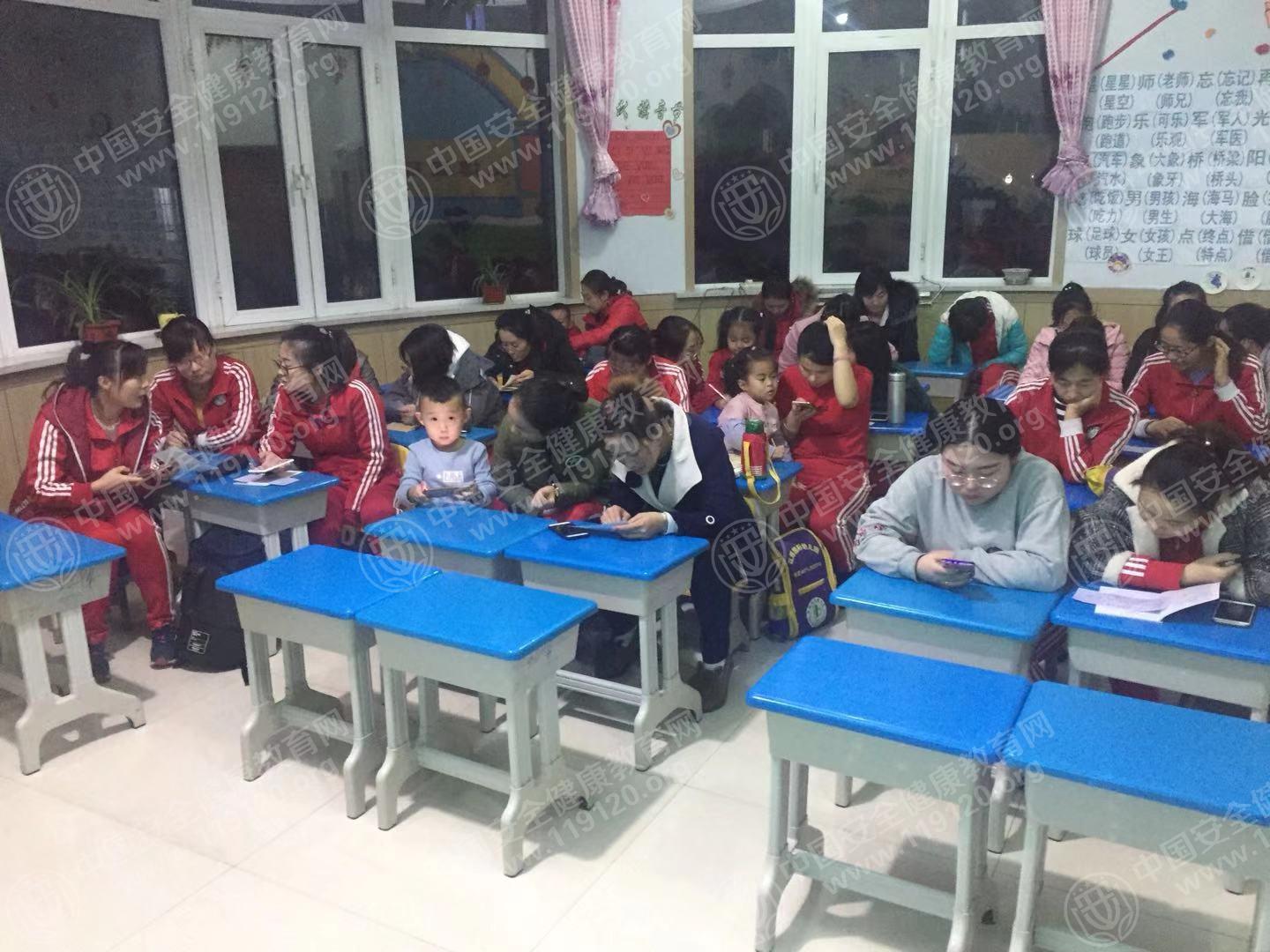 5bf22071286c40.jpg 405897730047565272.jpg