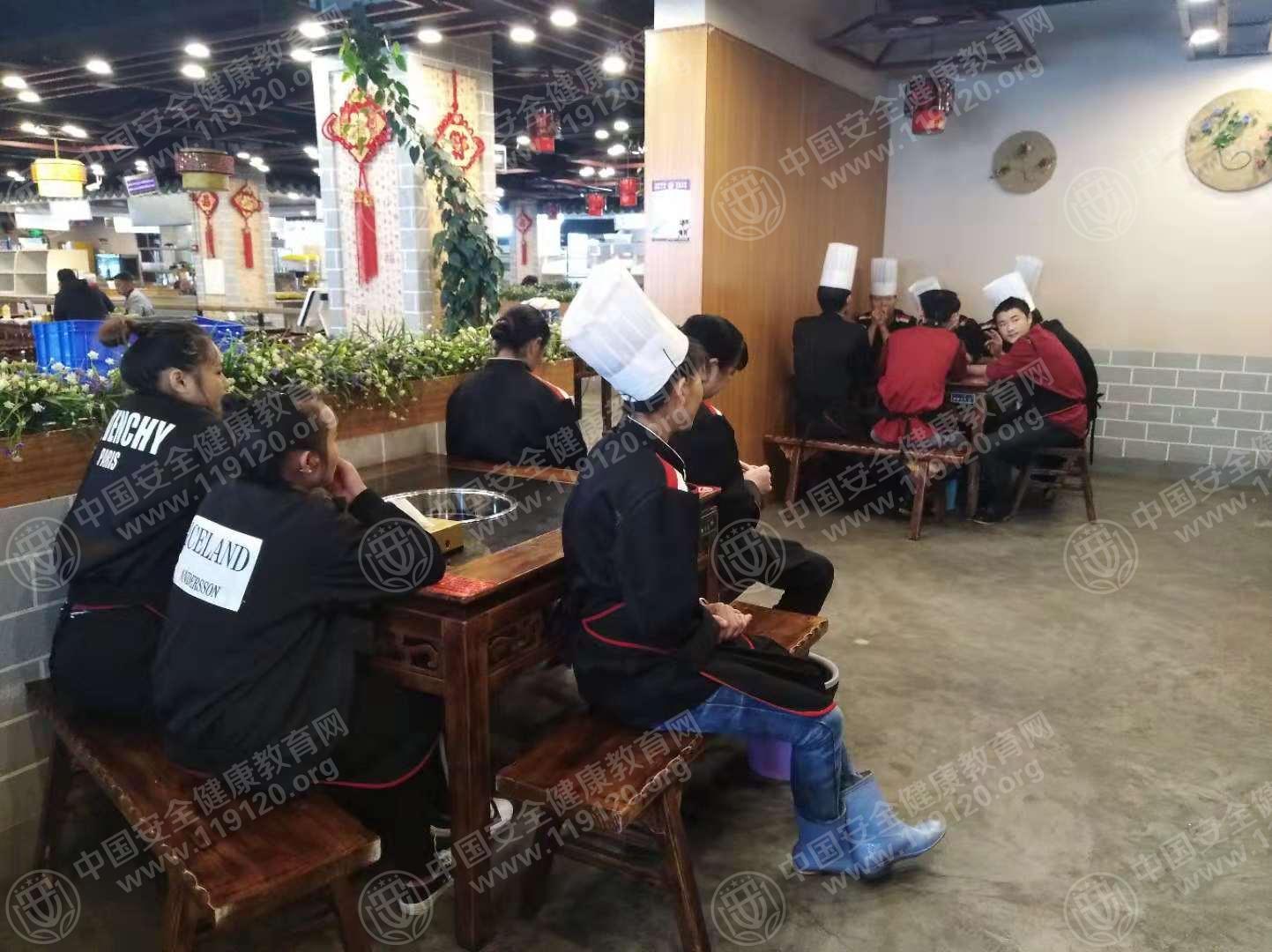 昆明市重庆锅底捞（立夏路）11.28朱思琪1.jpg