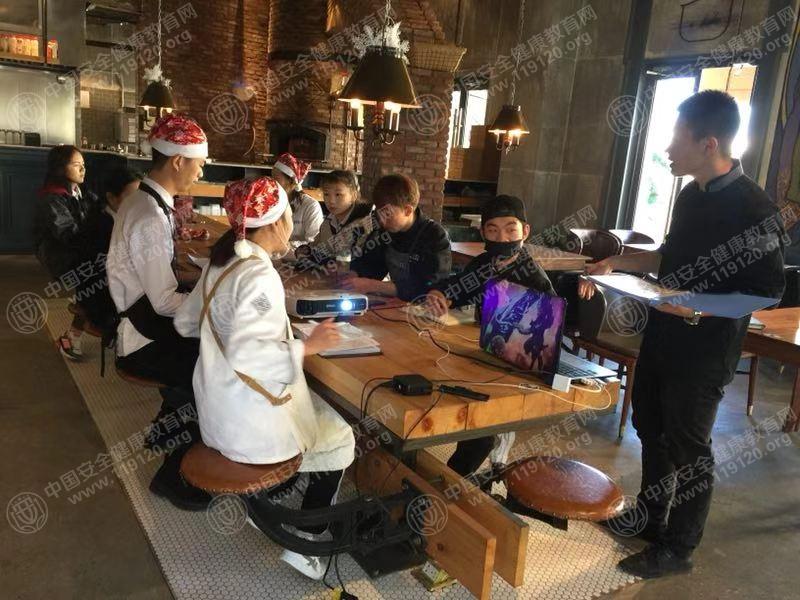 昆明市艾豪丽披萨12.21刘薇1.jpg