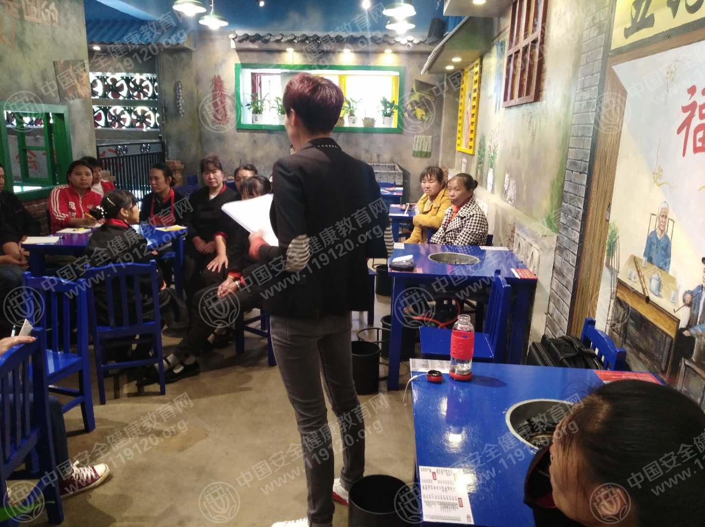 昆明市马路边边麻辣烫2.13朱思琪2.jpg