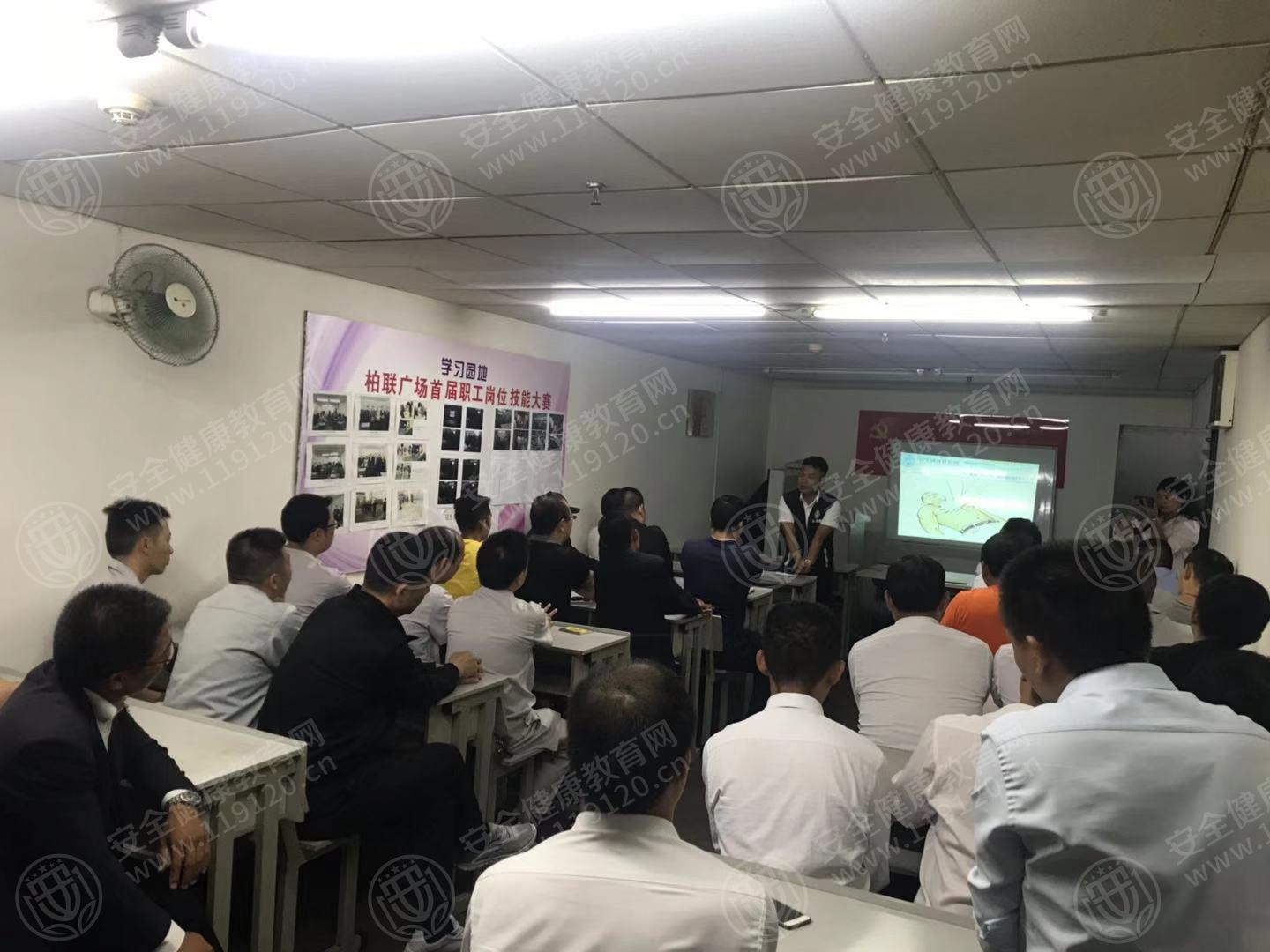 昆明柏联商业管理有限公司8.8张金名2.jpg