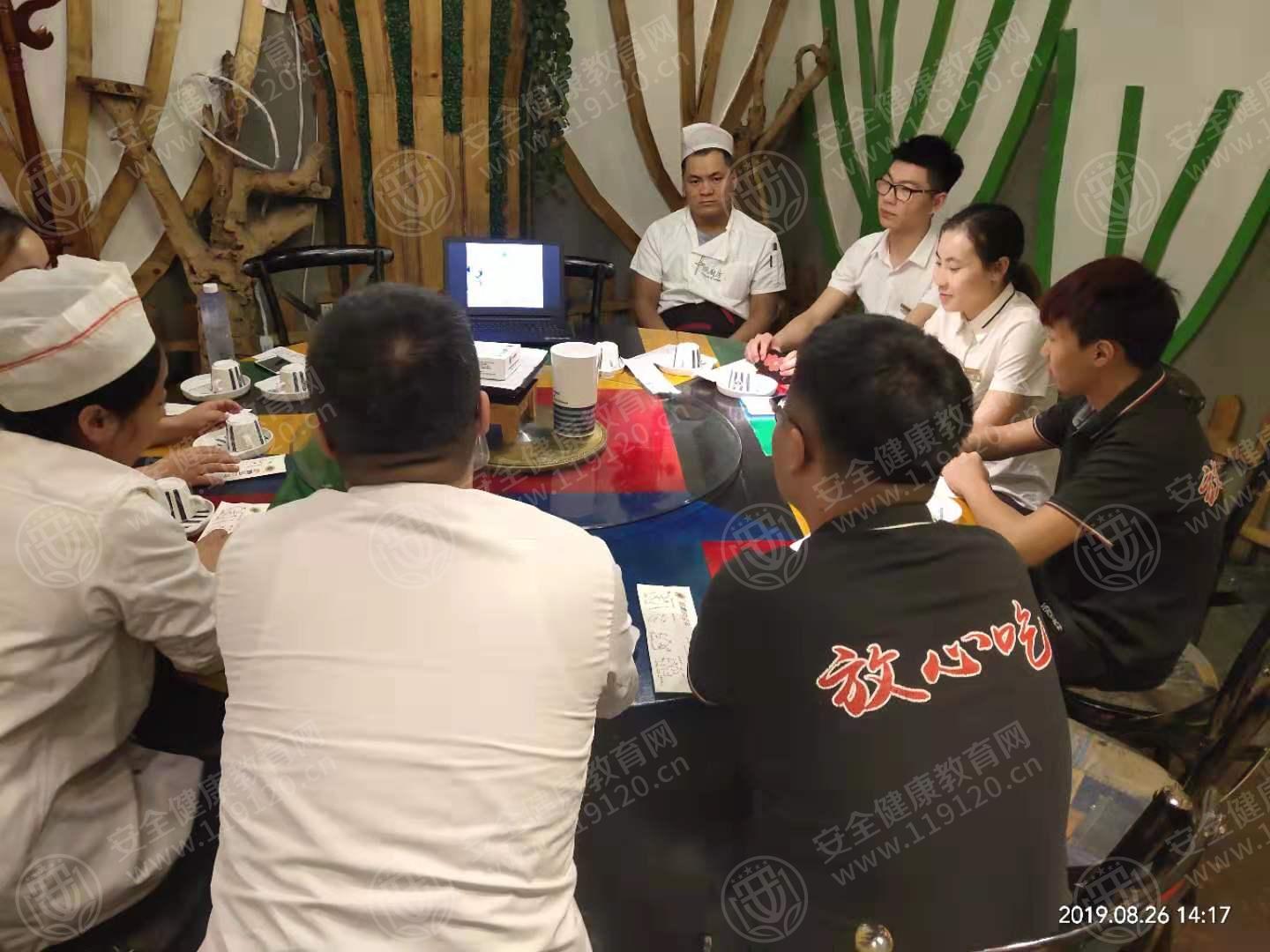 海亮广场寂寞的豆芽1.jpg