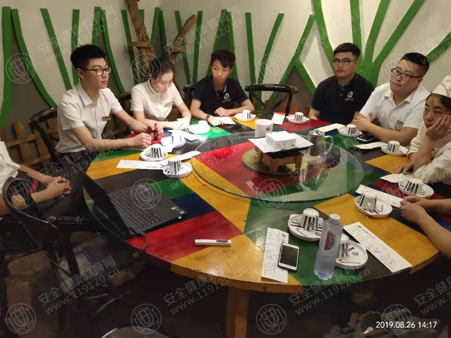 海亮广场寂寞的豆芽2.jpg