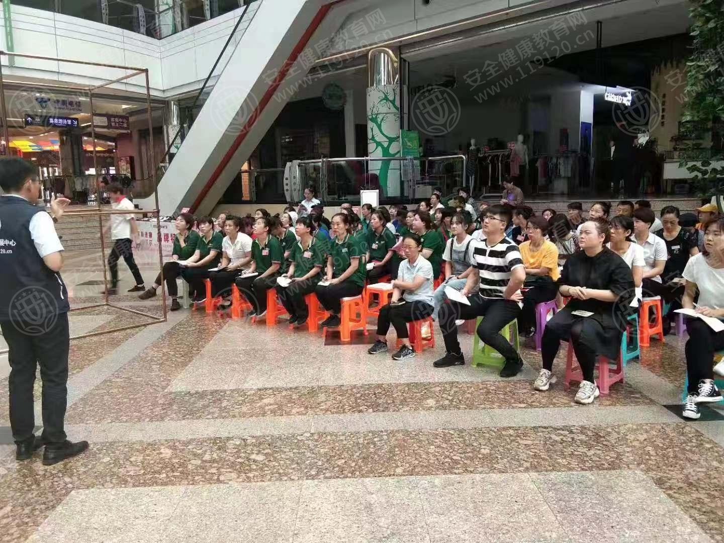 8.19程鹏 欧亚广场.jpg