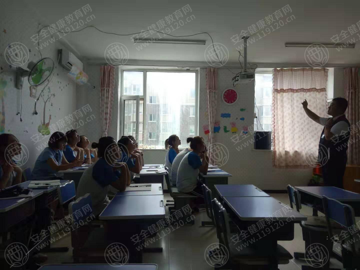 8.23姜贺 童心美语幼儿园2.jpg