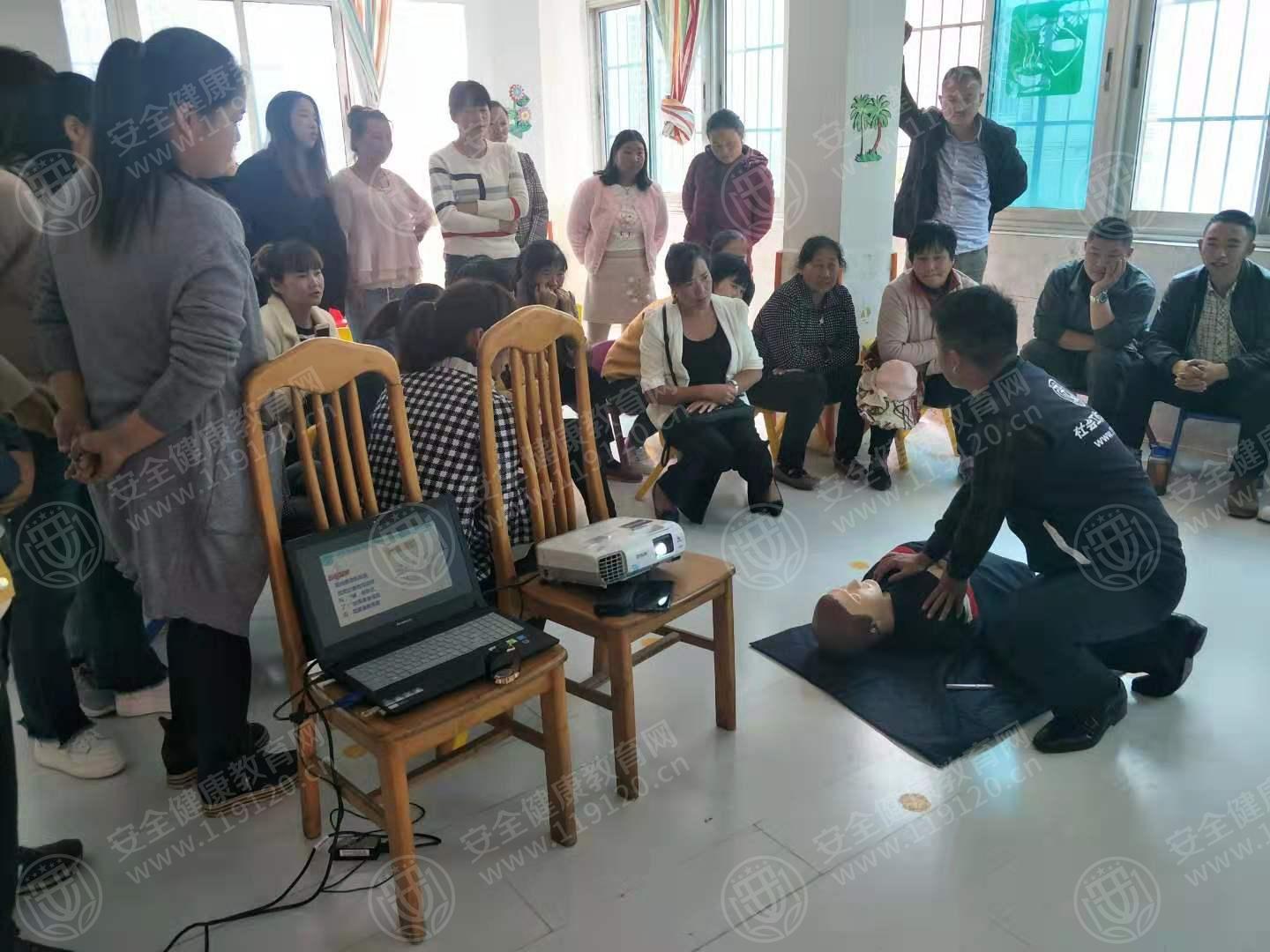 5d8dc8c59a4e10.jpg 贝爱幼儿园9.27张金名2.jpg