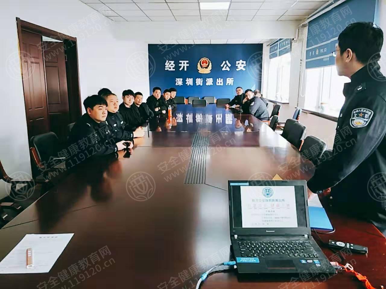 10.18胡爽 经开公安深圳街派出所.jpg