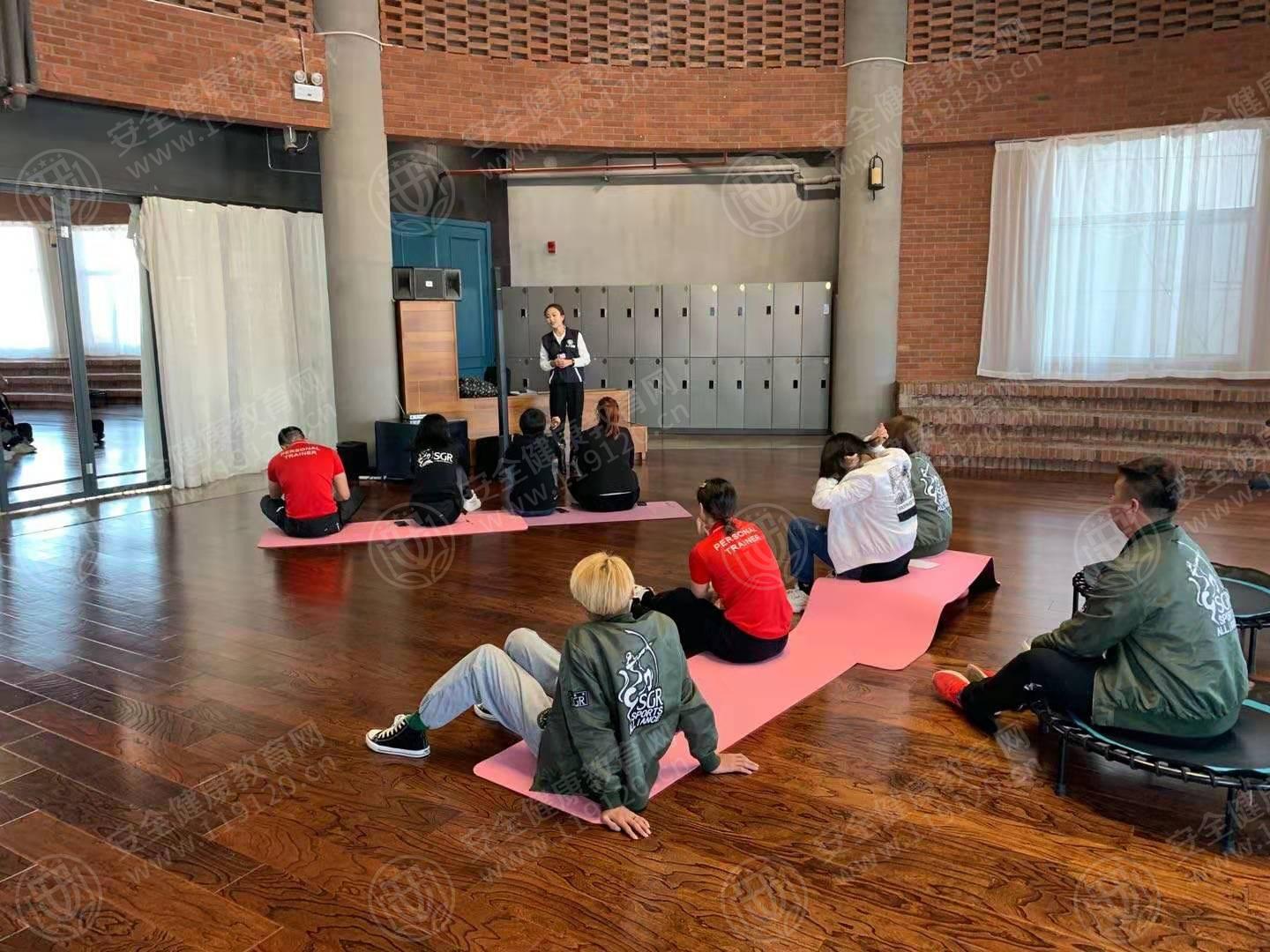 孟美玲 爱思吉高端游泳健身会馆.jpg