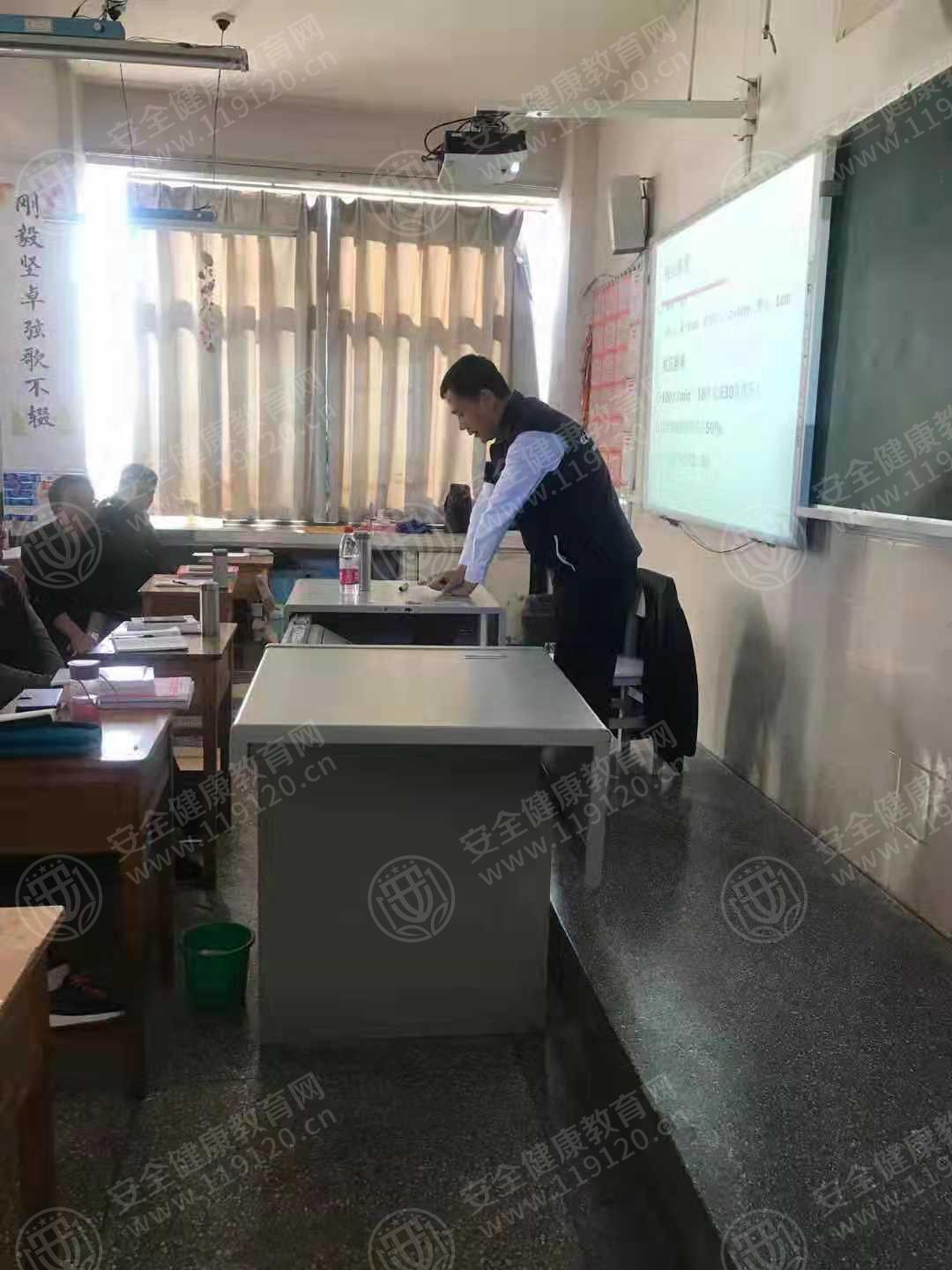 昆明市西山职业中学11.29武宏宇5.jpg