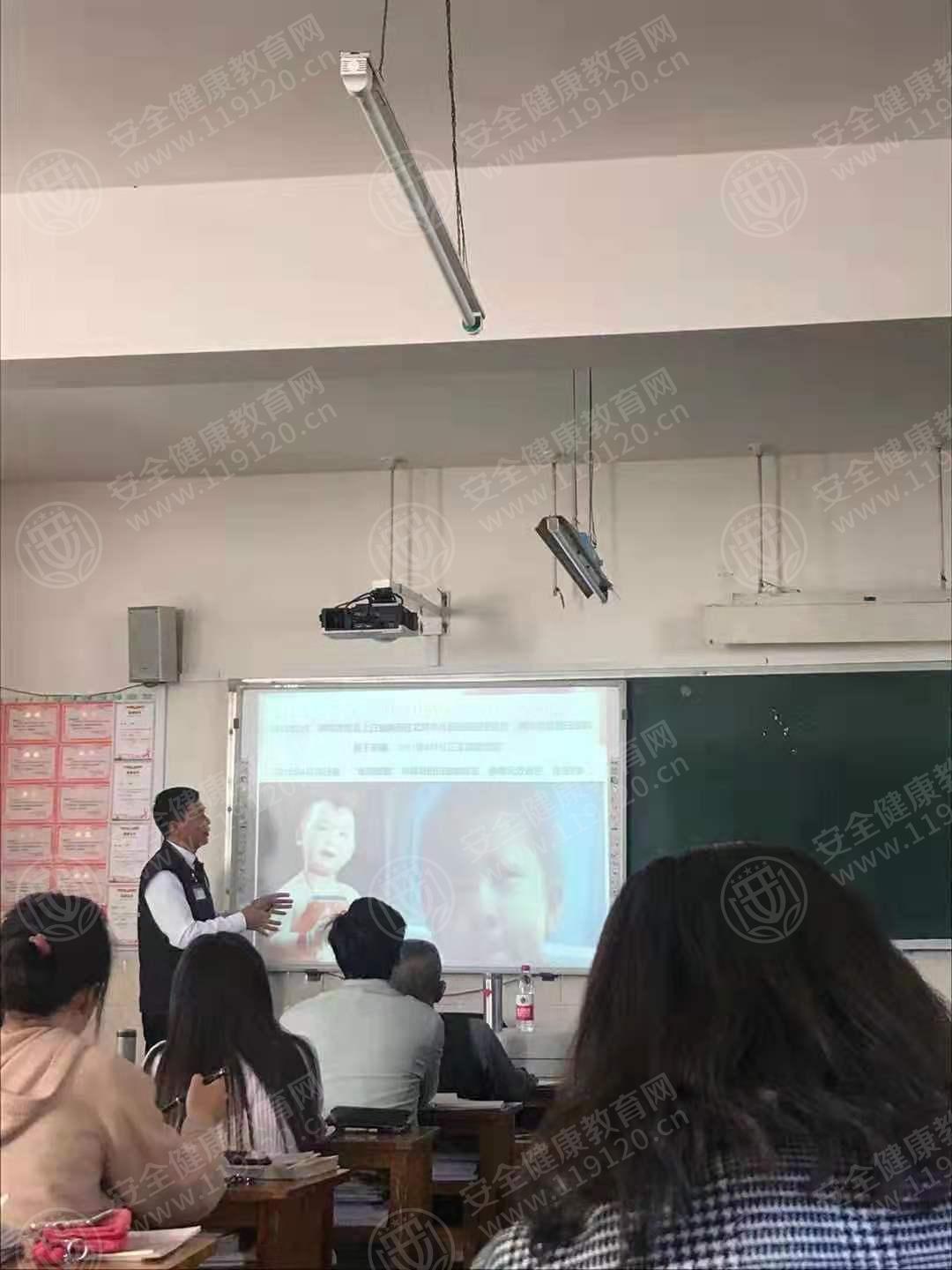 昆明市西山职业中学11.29武宏宇6.jpg